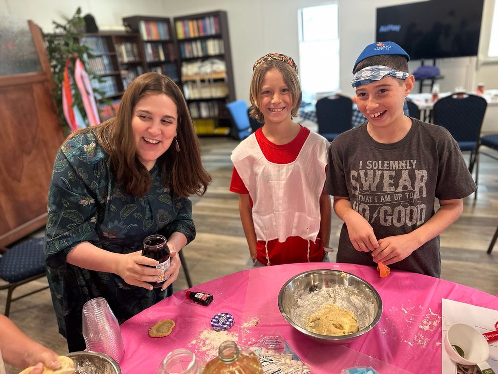 Teens baking together at a CTeen event