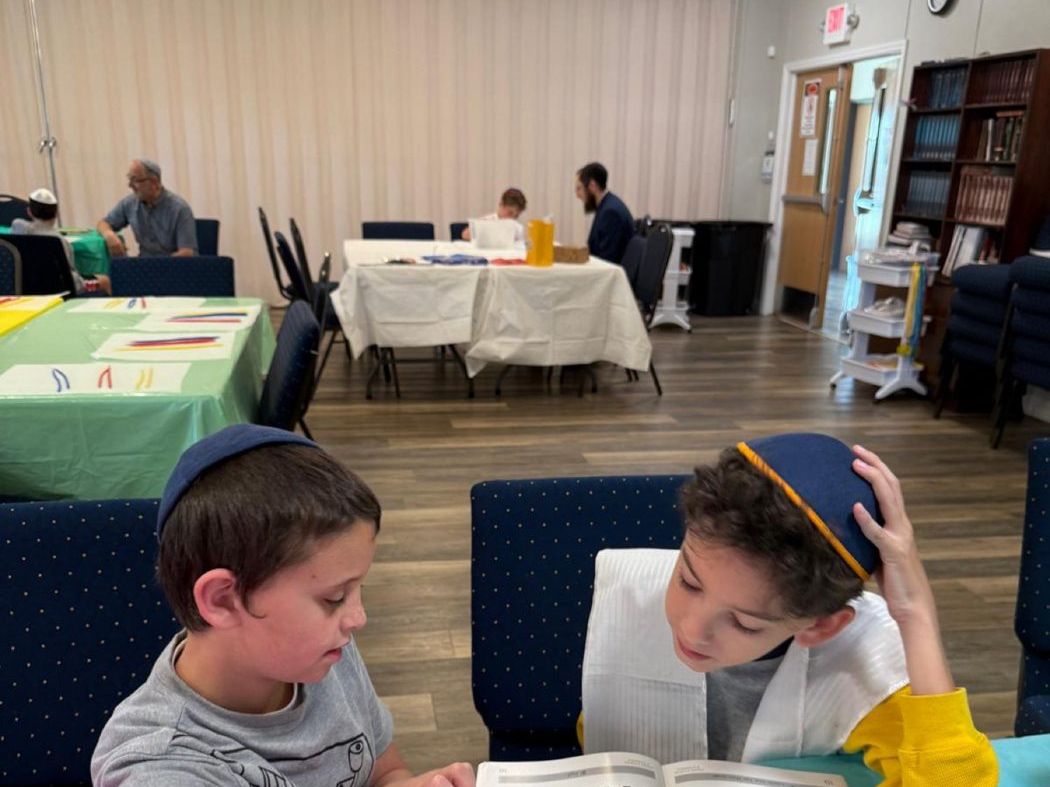 Children reading Hebrew together at Chabad of Venice